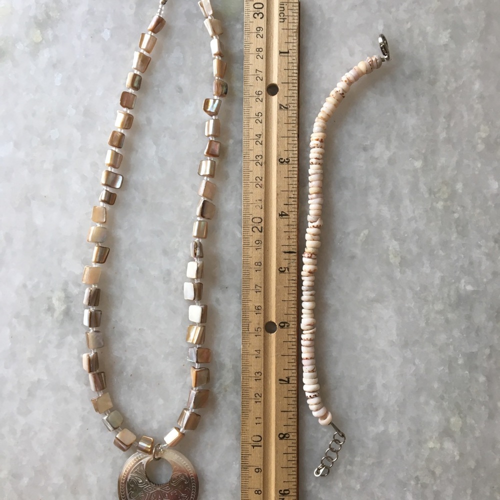 Elegant Beige Etched shell and beaded necklace and Shell anklet/bracelet 🐚🪸🌞🌼 - Picture 13 of 15